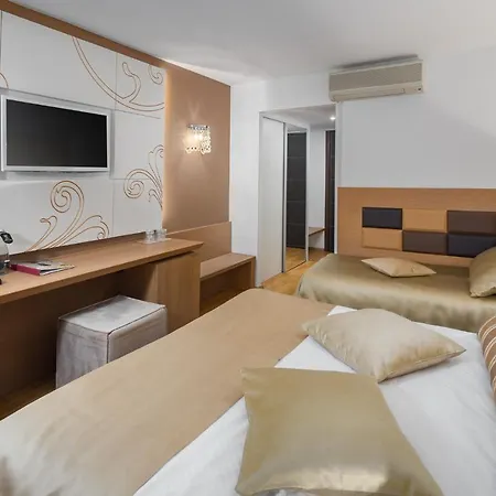 Ξενοδοχείο Cittar 4*